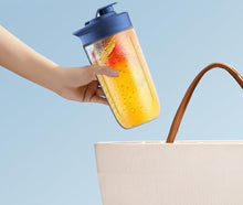 Laden Sie das Bild in den Galerie-Viewer, Tragbarer Smoothie Maker inkl. EXTRA Shaker 400ml