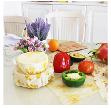 Laden Sie das Bild in den Galerie-Viewer, Wiederverwendbare Bienenwachs Frischhaltefolie 3er Pack